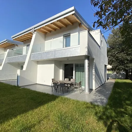 Casa vacanze Ferienhaus Fuer 9 Personen Ca 100 Qm In Bibione, Adriakueste Italien Und Umgebung - B63270 Bibione